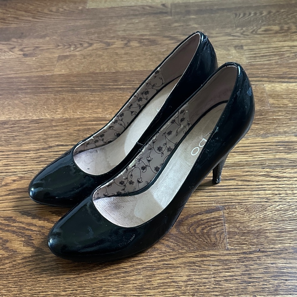 Aldo Black Patent Round-Toe Heels